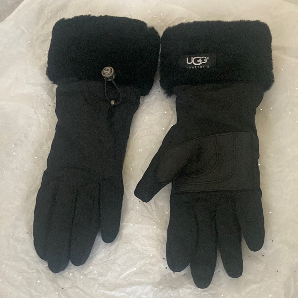 Ugg gloves black with shearing cuffs nwot